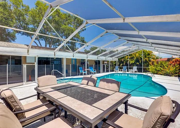 Waterfront Villa With Pool About 5 Mi To Ybor City!