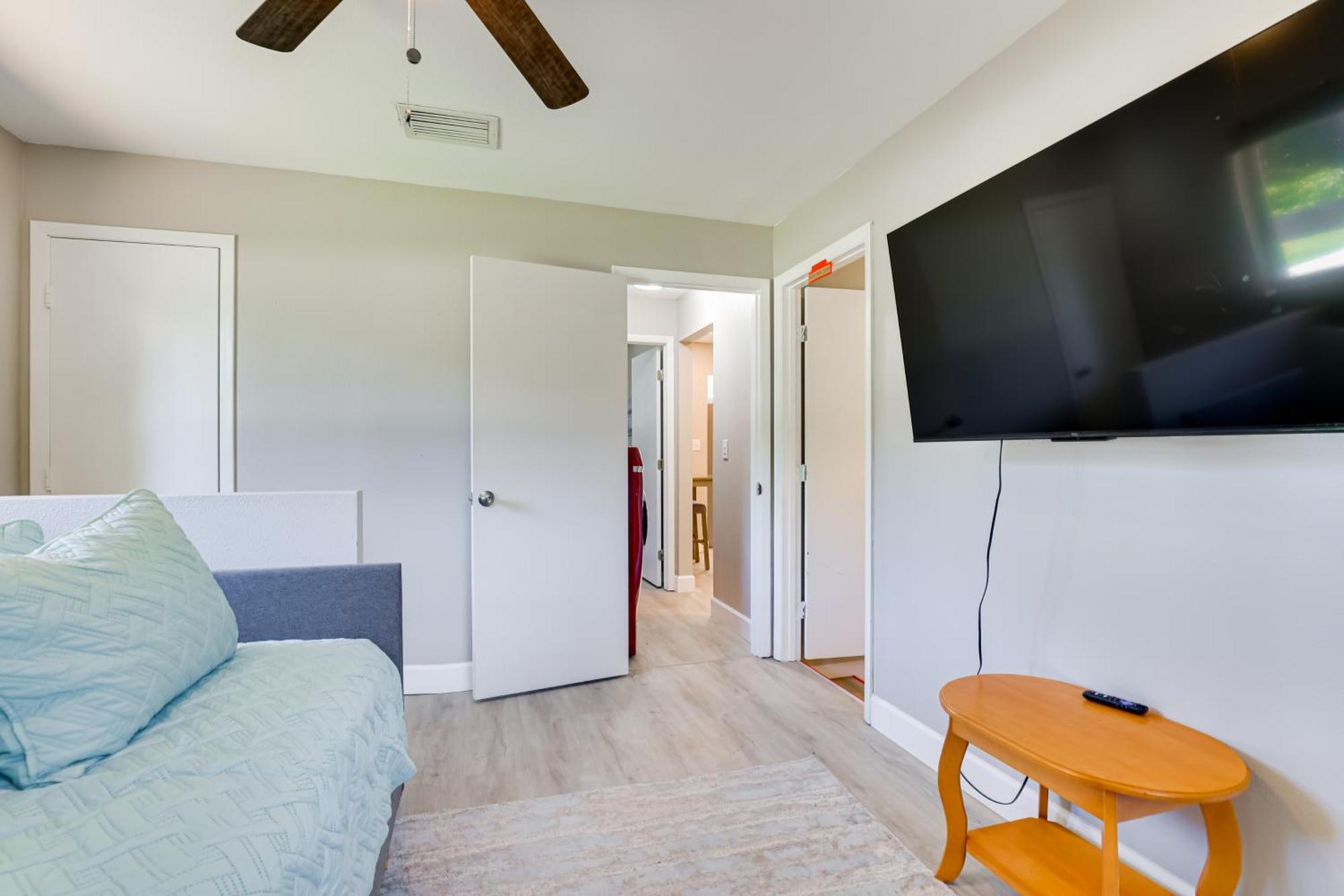 Holiday home Waterfront With Pool About 5 Mi To Ybor City!