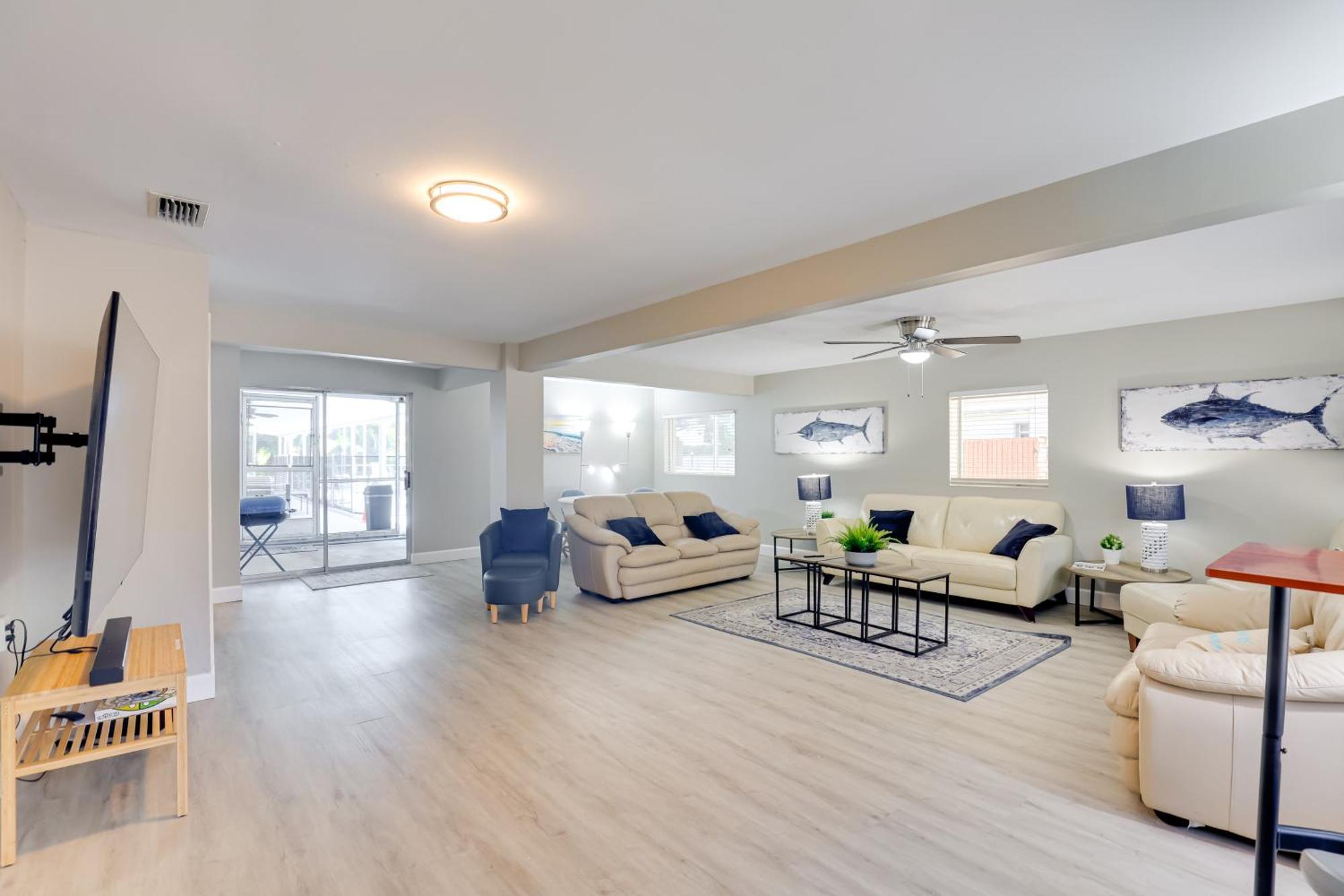 Waterfront With Pool About 5 Mi To Ybor City! Holiday home