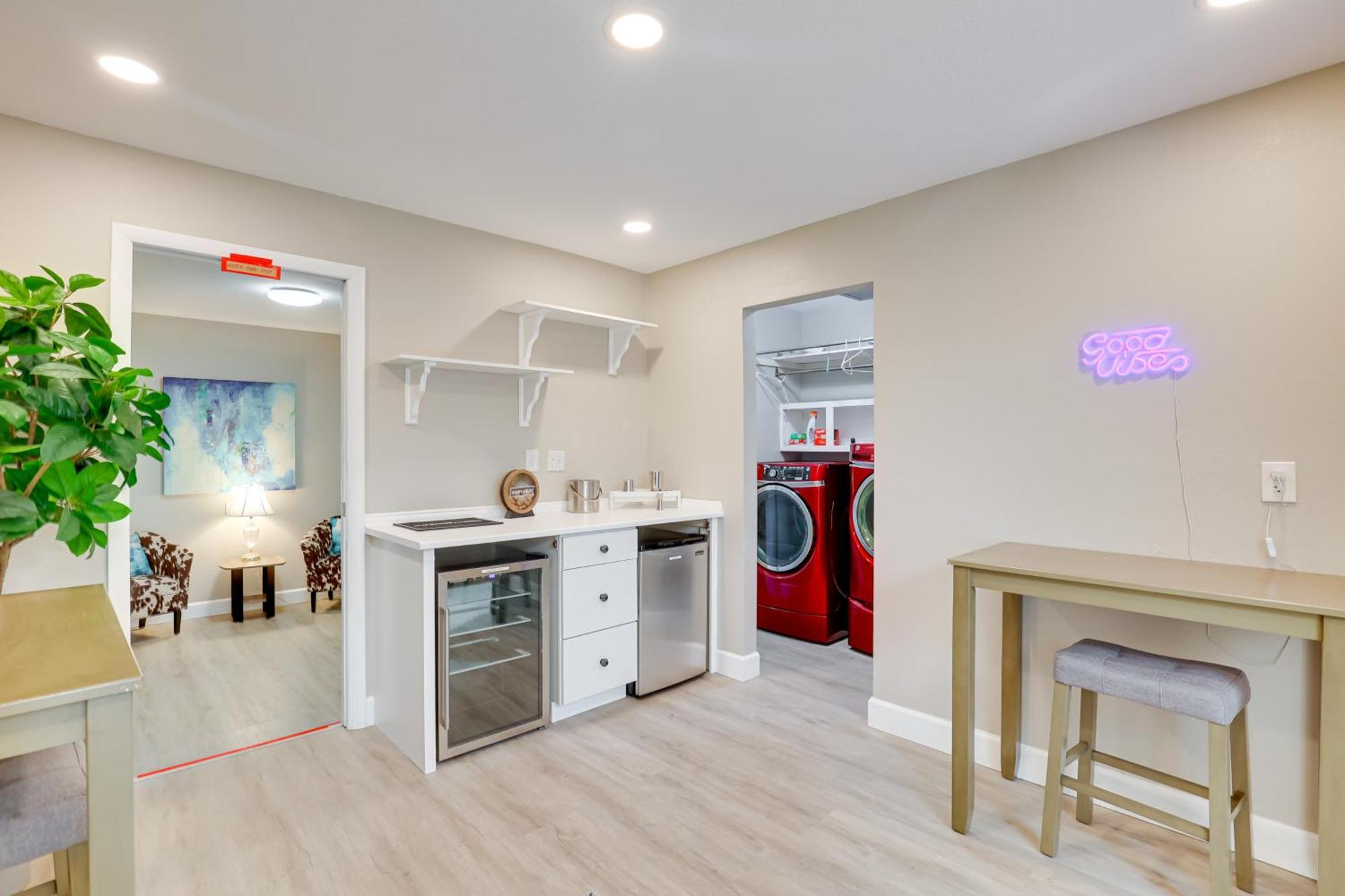 Waterfront With Pool About 5 Mi To Ybor City! Holiday home Tampa