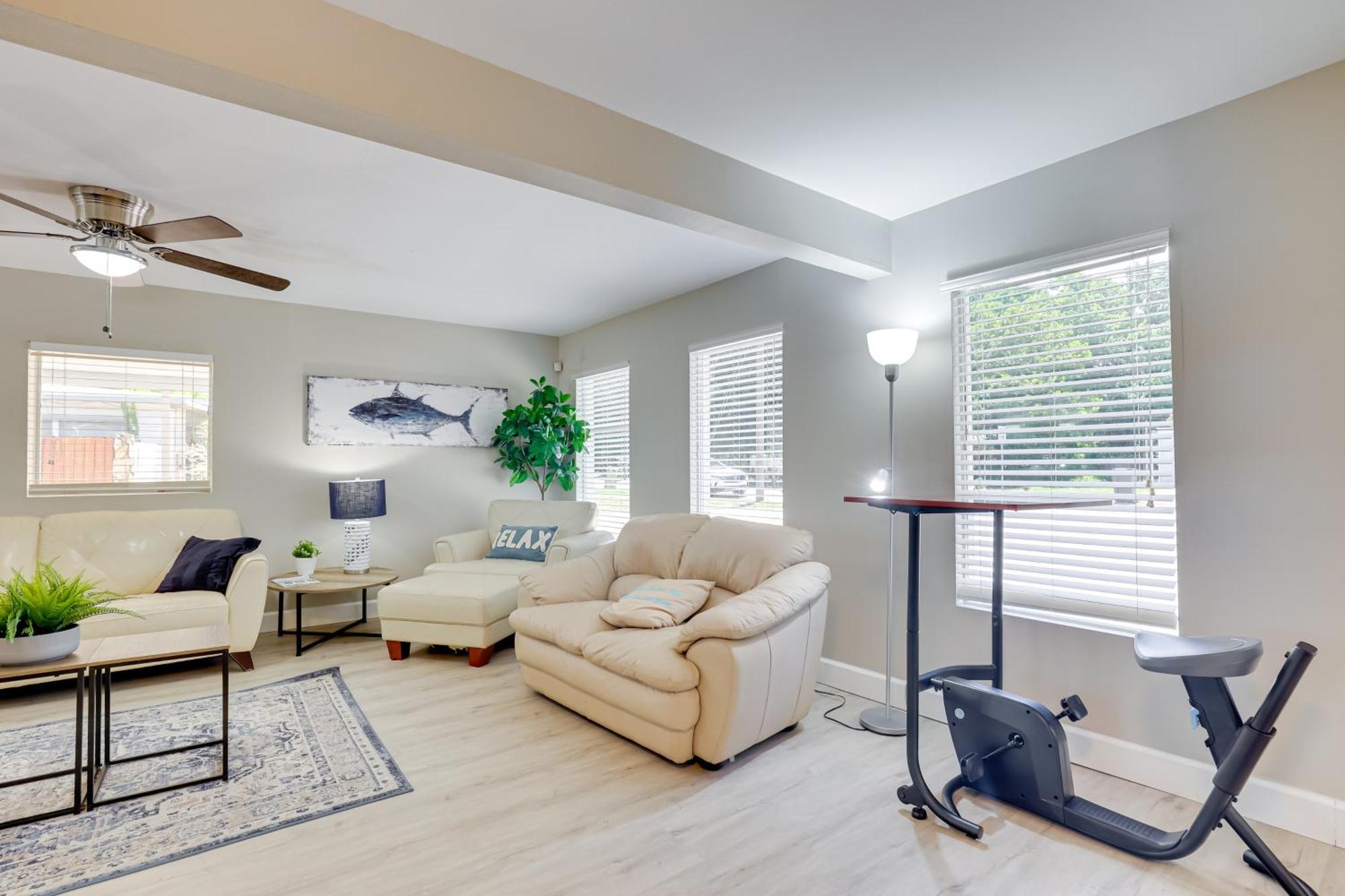 Waterfront With Pool About 5 Mi To Ybor City! Holiday home Tampa