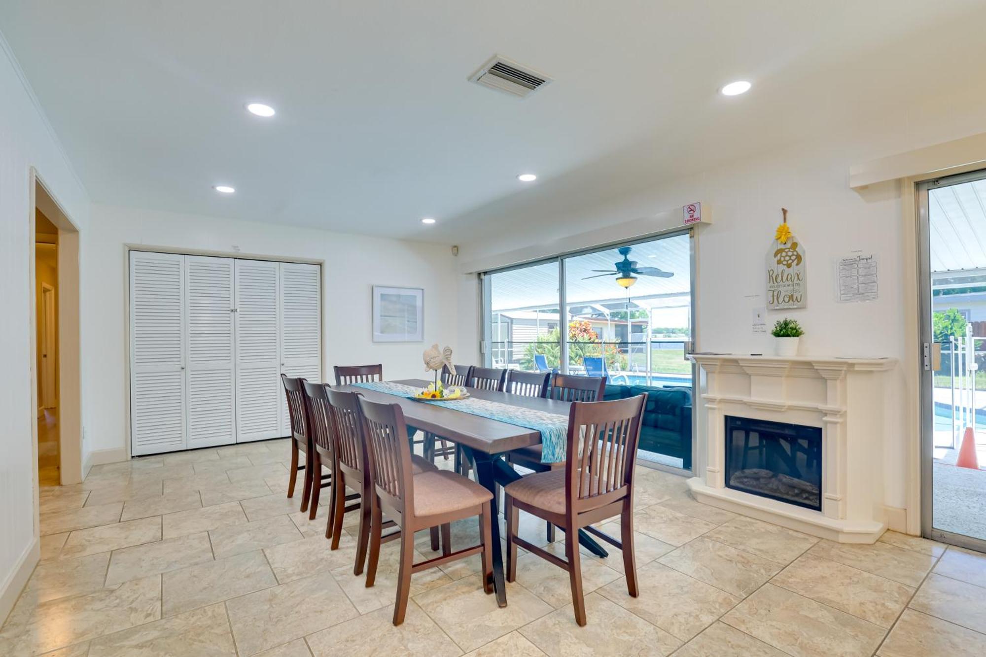 Waterfront With Pool About 5 Mi To Ybor City! Holiday home